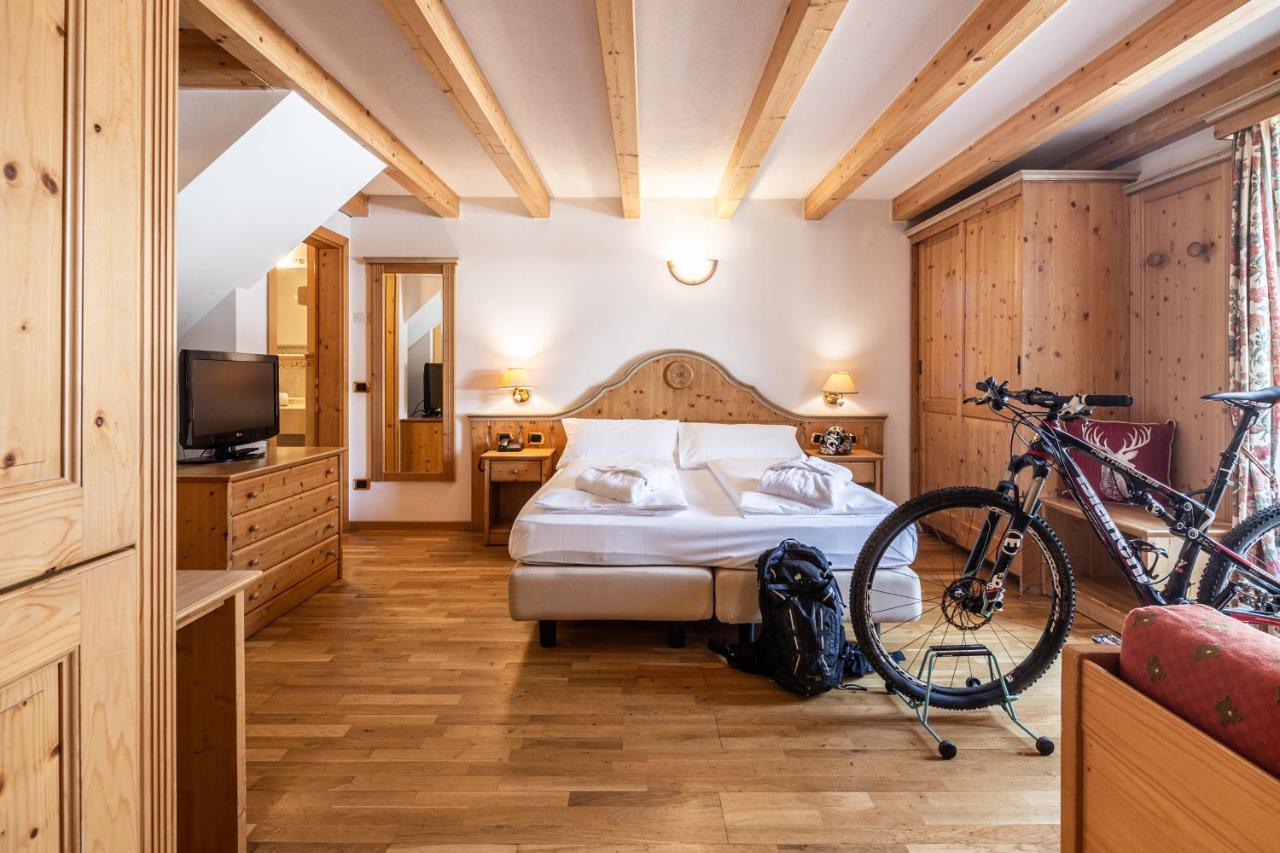Hotel Soreghes Gran Chalet Campitello di Fassa Eksteriør bilde