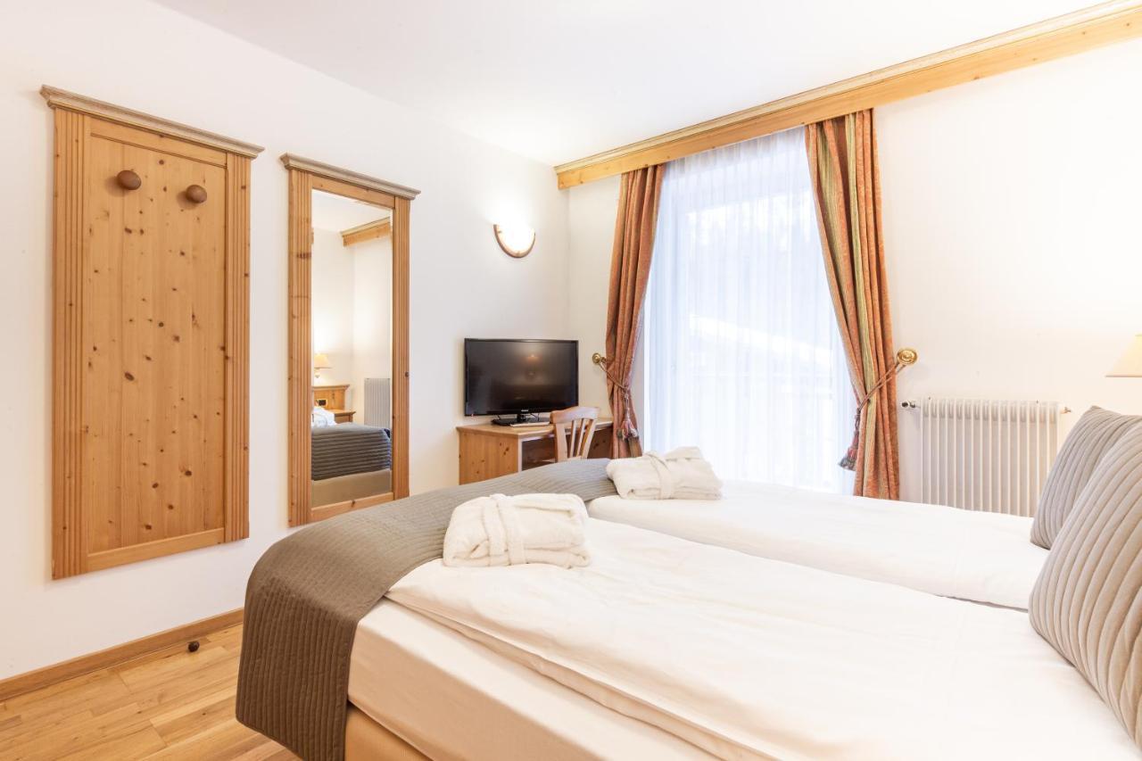 Hotel Soreghes Gran Chalet Campitello di Fassa Eksteriør bilde