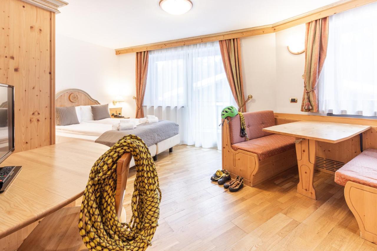 Hotel Soreghes Gran Chalet Campitello di Fassa Eksteriør bilde