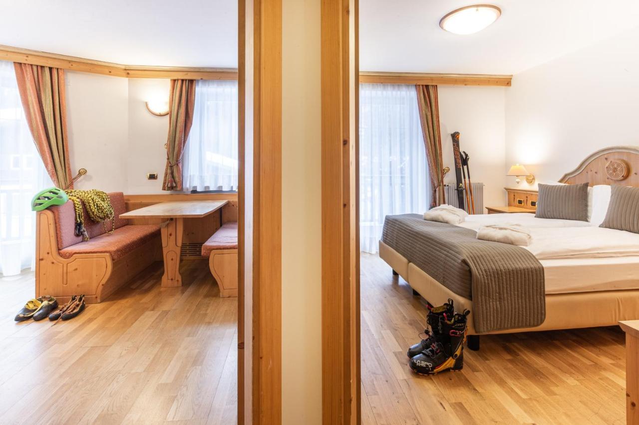 Hotel Soreghes Gran Chalet Campitello di Fassa Eksteriør bilde