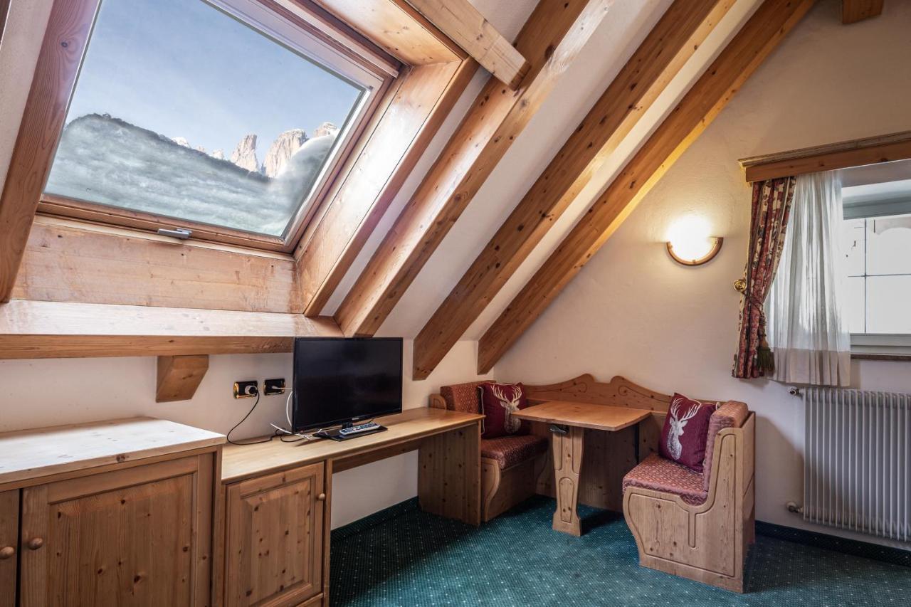 Hotel Soreghes Gran Chalet Campitello di Fassa Eksteriør bilde