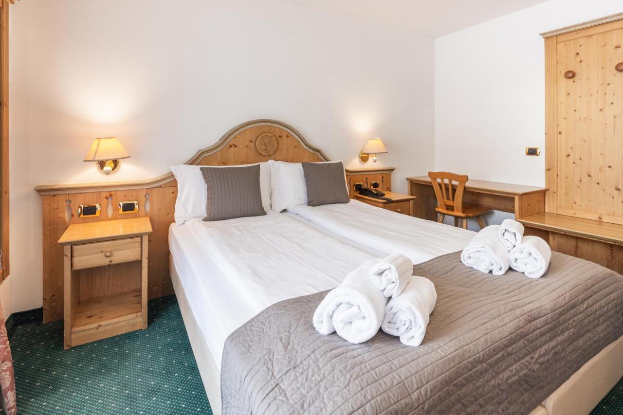 Hotel Soreghes Gran Chalet Campitello di Fassa Eksteriør bilde