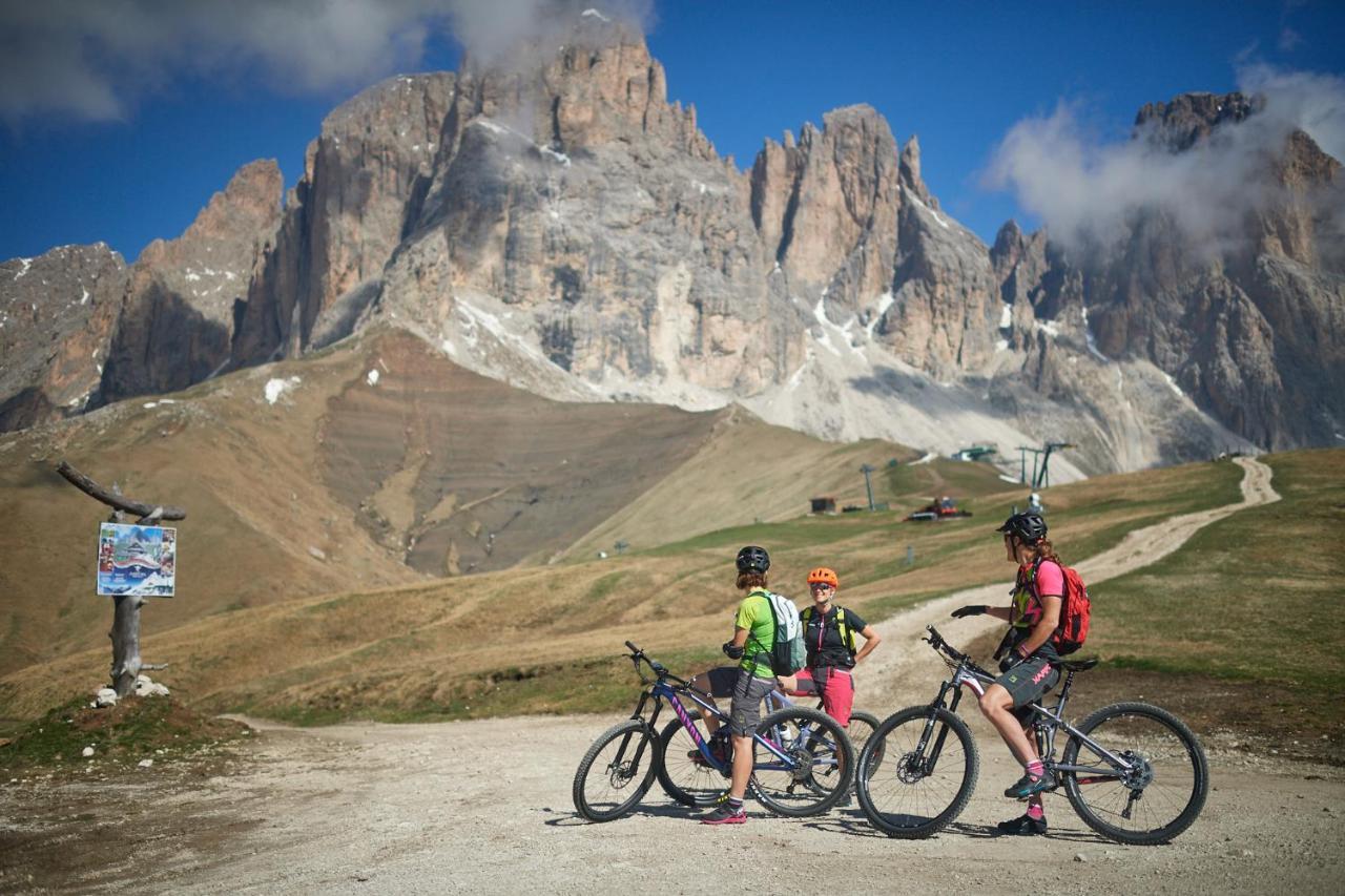 Hotel Soreghes Gran Chalet Campitello di Fassa Eksteriør bilde