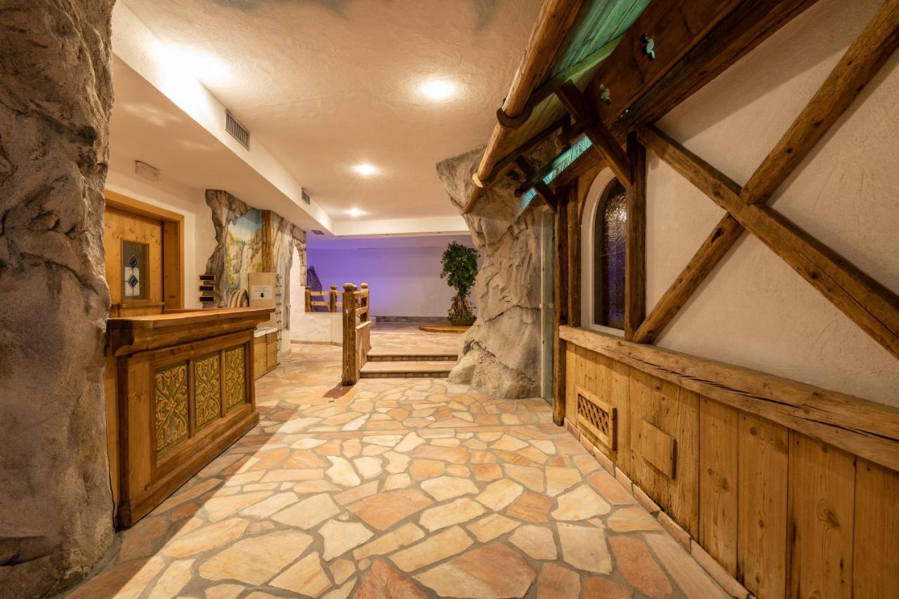 Hotel Soreghes Gran Chalet Campitello di Fassa Eksteriør bilde