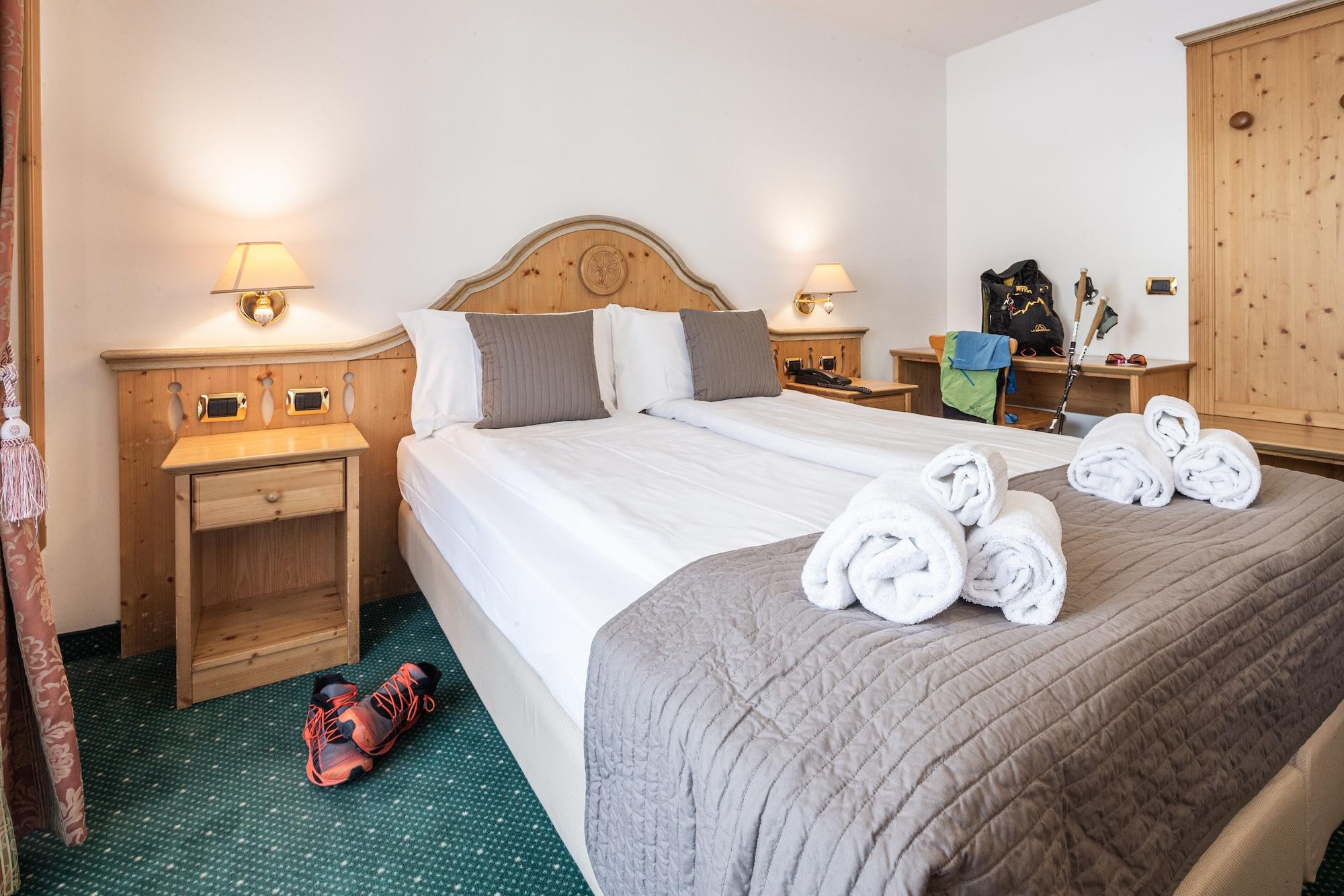 Hotel Soreghes Gran Chalet Campitello di Fassa Eksteriør bilde