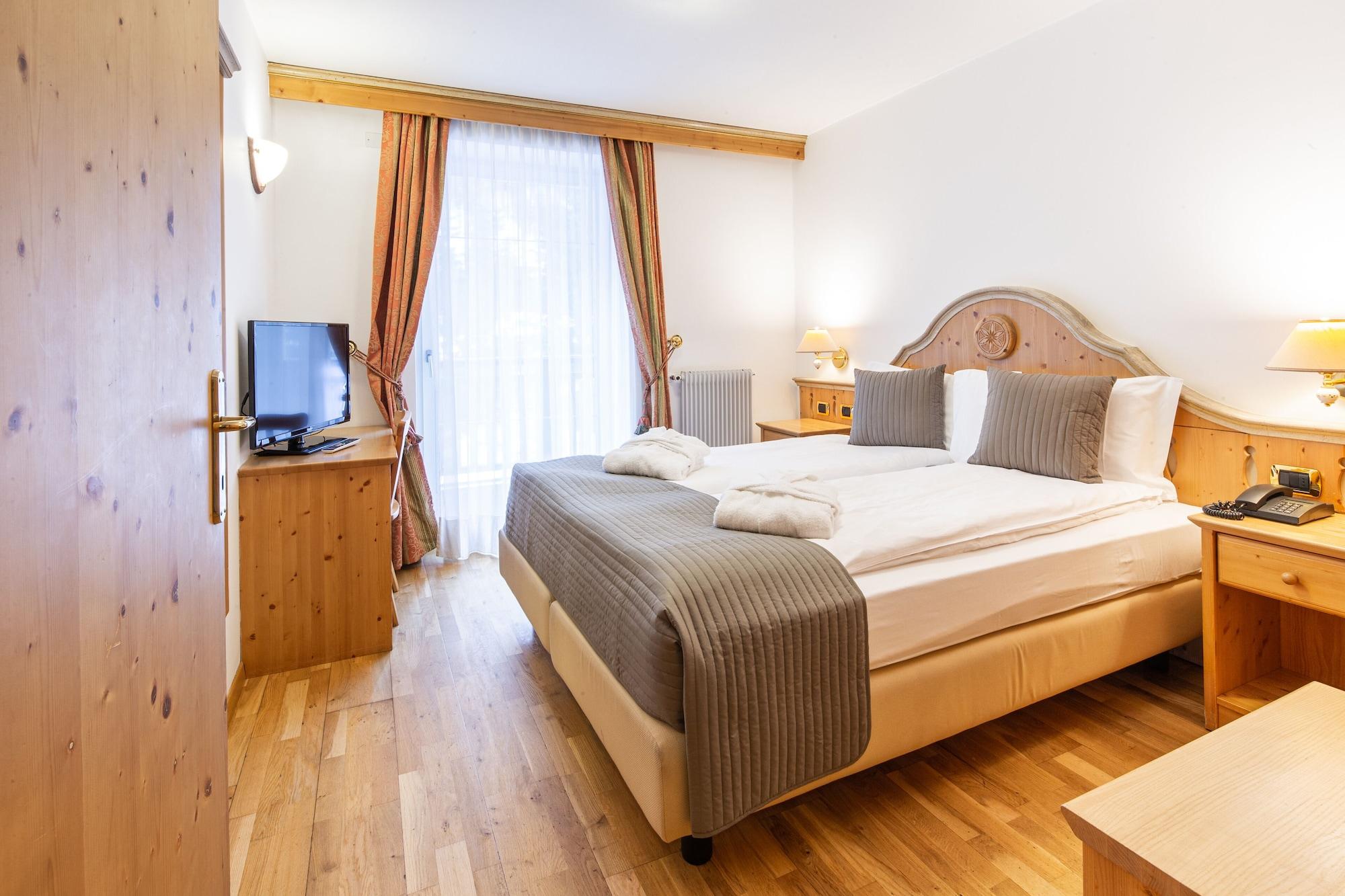 Hotel Soreghes Gran Chalet Campitello di Fassa Eksteriør bilde