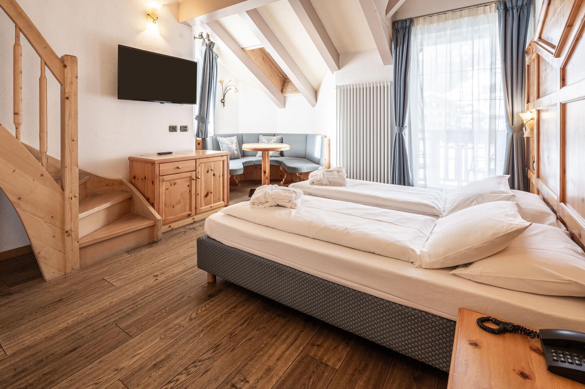 Hotel Soreghes Gran Chalet Campitello di Fassa Eksteriør bilde