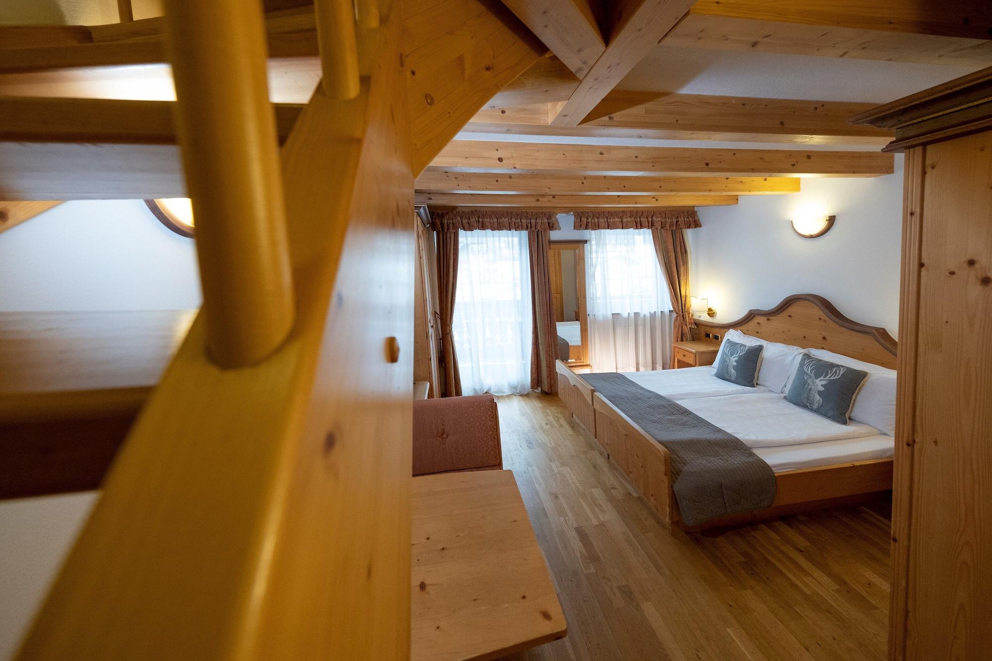 Hotel Soreghes Gran Chalet Campitello di Fassa Eksteriør bilde