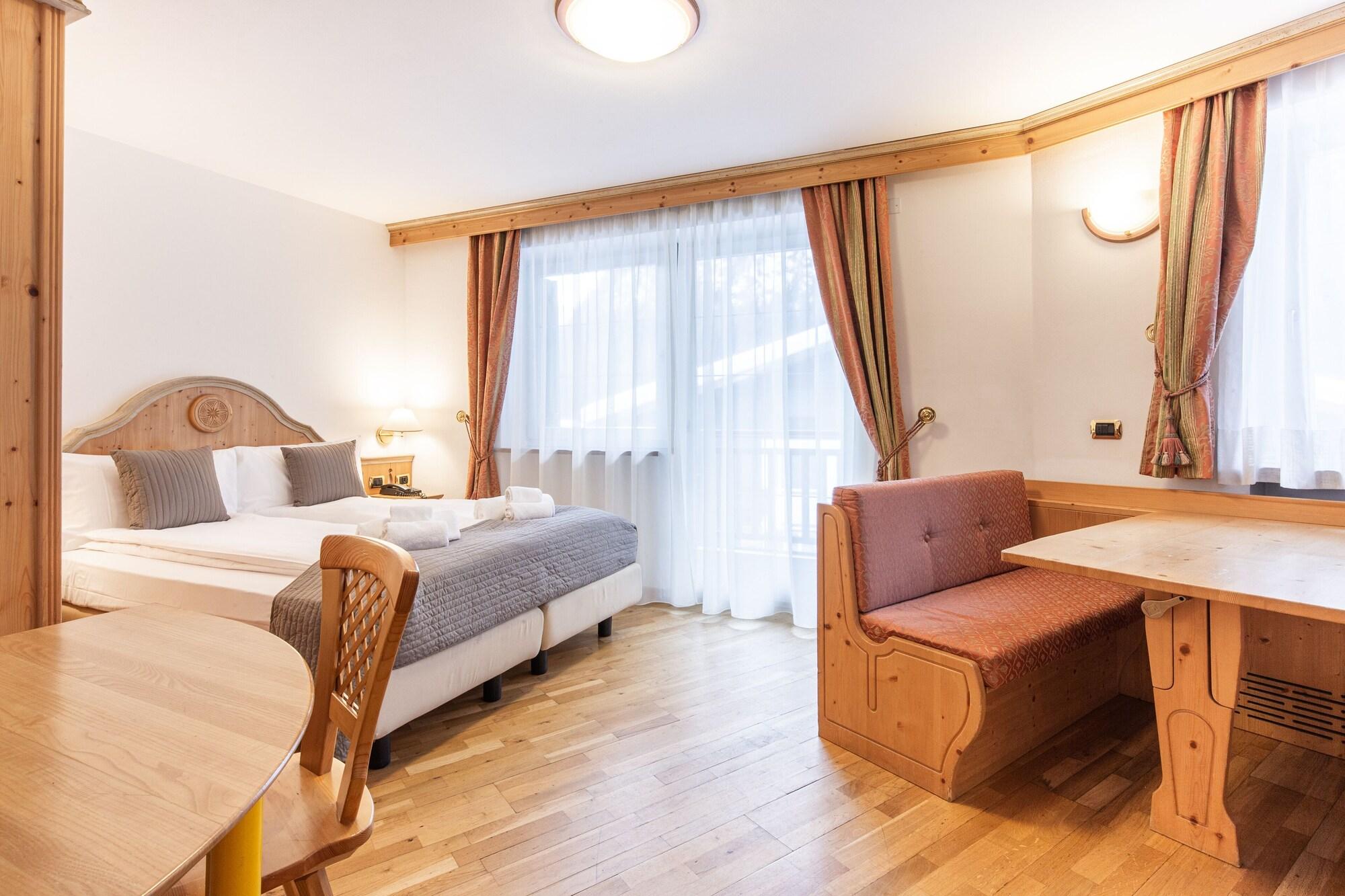Hotel Soreghes Gran Chalet Campitello di Fassa Eksteriør bilde