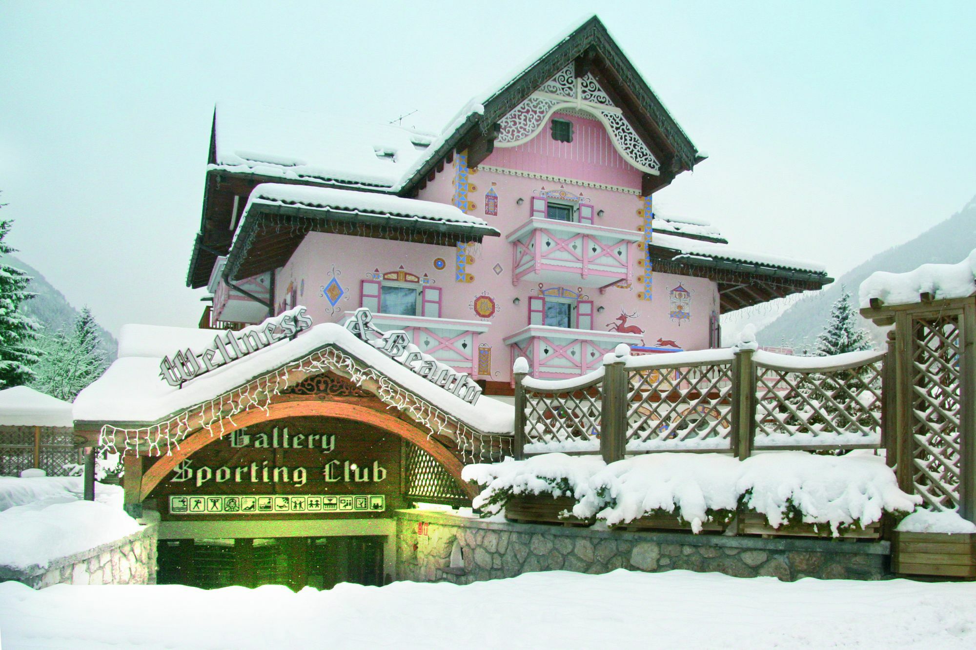Hotel Soreghes Gran Chalet Campitello di Fassa Eksteriør bilde